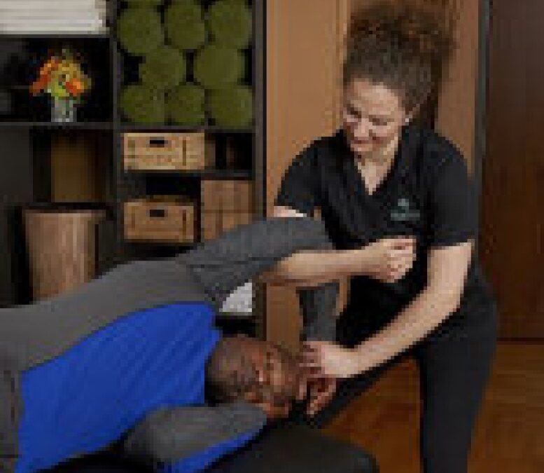 What is a fascial stretch therapist?